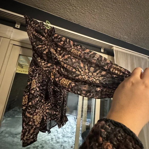 Like new condition. Very flowy and loose fitting. - Picture 12 of 14